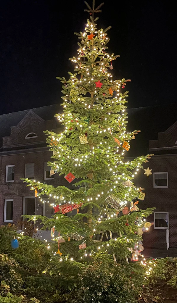 Der festlich geschmückte Weihnachtsbaum