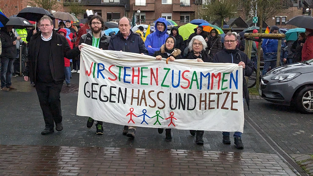 Wir stehen zusammen