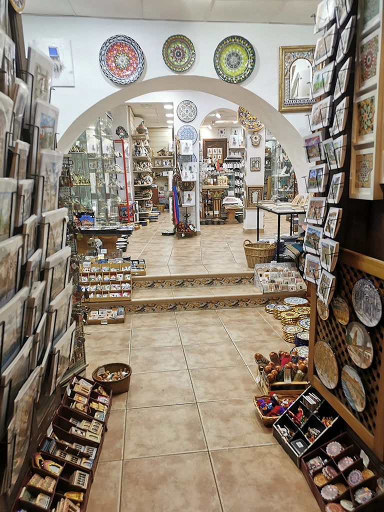 Geschäft mit vielen Kleinigkeiten in Cordoba